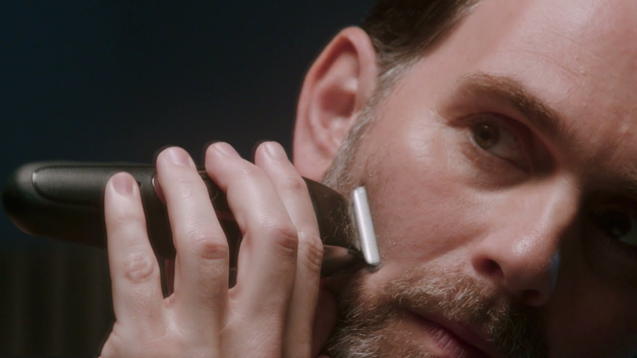 How to Hold a Beard Trimmer