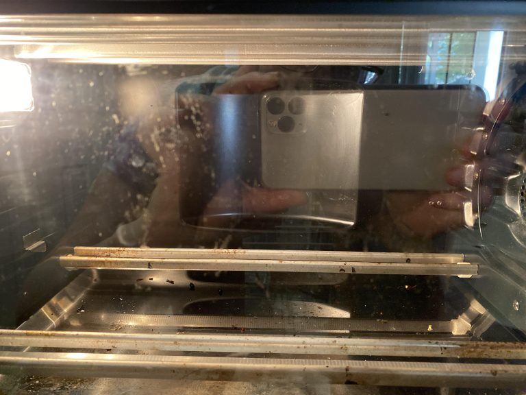 How to Clean Breville Toaster Oven Glass